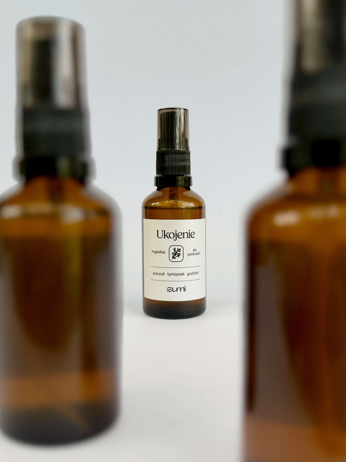 Butelka mgiełki do poduszki SUMI Ukojenie 50 ml w otoczeniu innych mgiełek SUMI